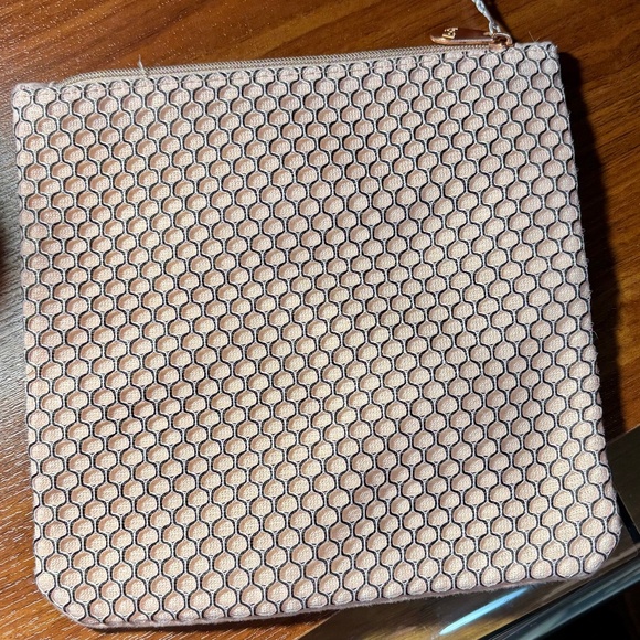 IPSY Cosmetic bag - Picture 1 of 3